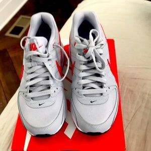 Nike Air Max Command, size 8.5 women (eur 40)